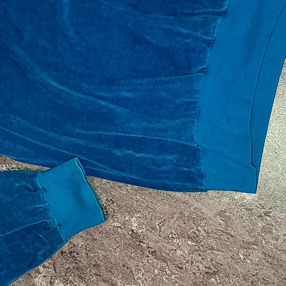 Vintage. Made in USA. Oscar de la Renta. Active. Velour. Crewneck. Women's M - Picture 5 of 16